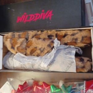 Wild Diva,size 10,Leopard print,Slippers